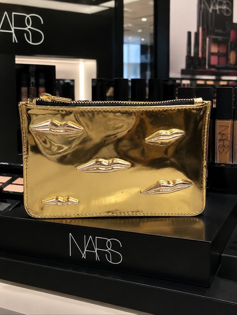 NARS Metallic Gold Lip-Embellished Card Holder